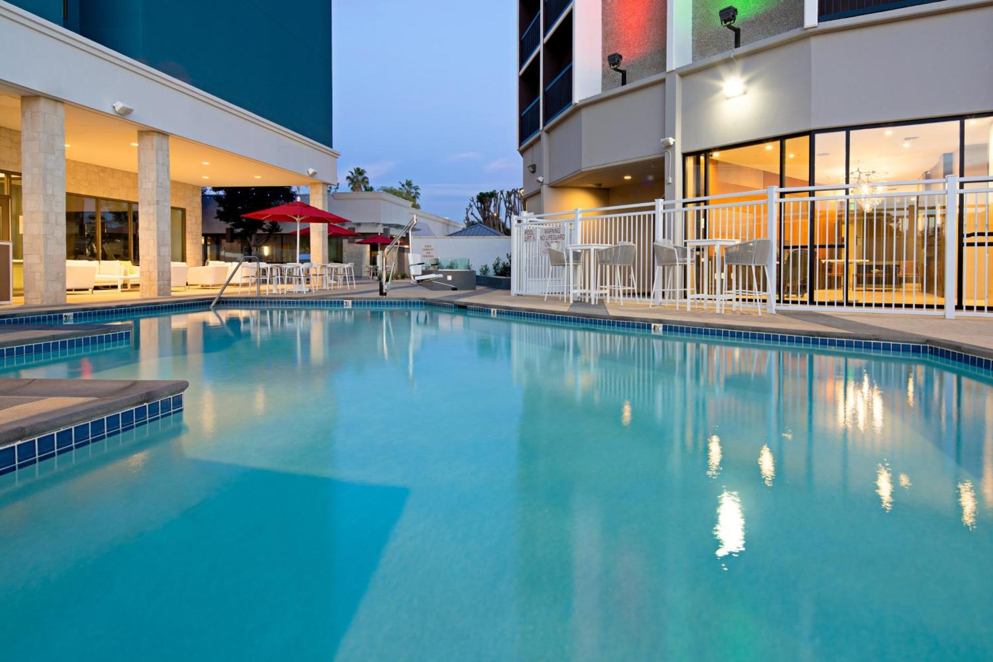 Holiday Inn Long Beach - Airport By Ihg מראה חיצוני תמונה